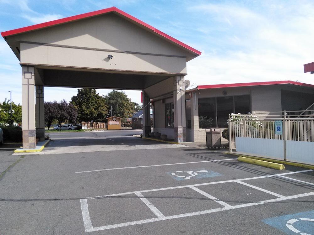 Yakima Valley Inn Exterior photo